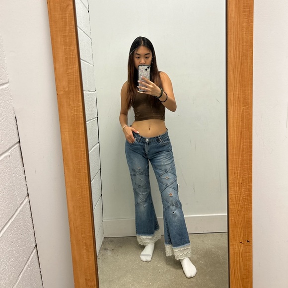 Low rise flare jeans with lace & chain detailing - Picture 4 of 4